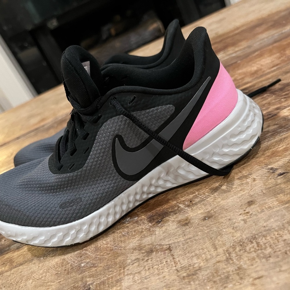 nIkE